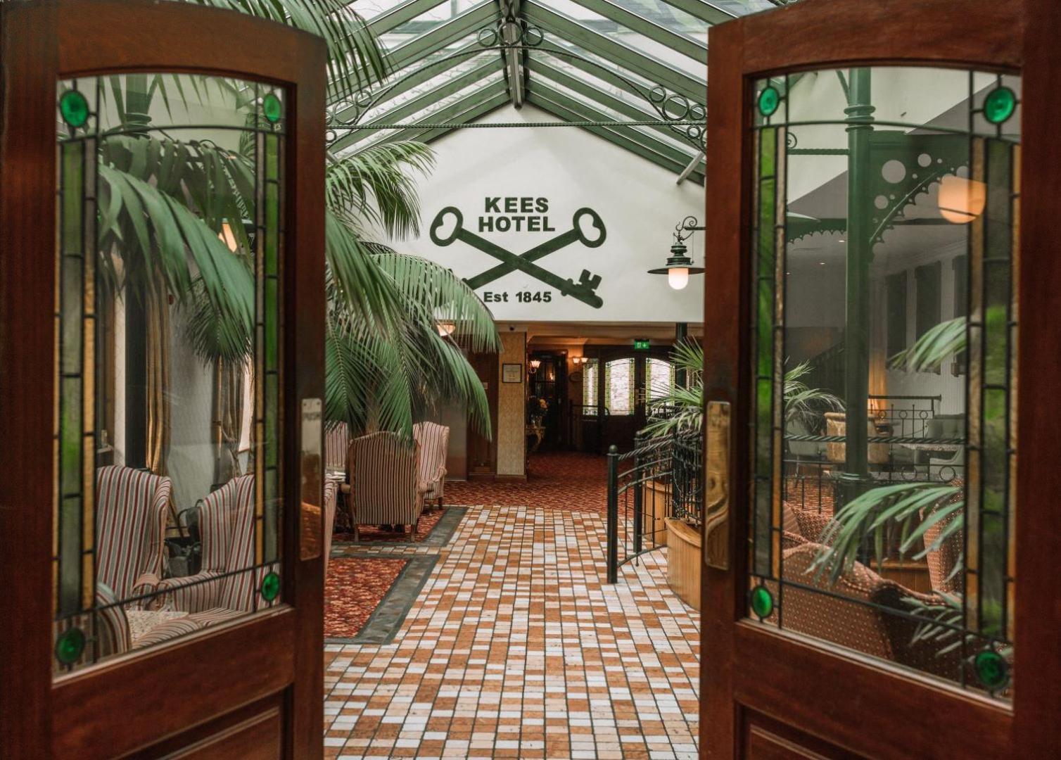 Kee'S Hotel Stranorlar Екстер'єр фото