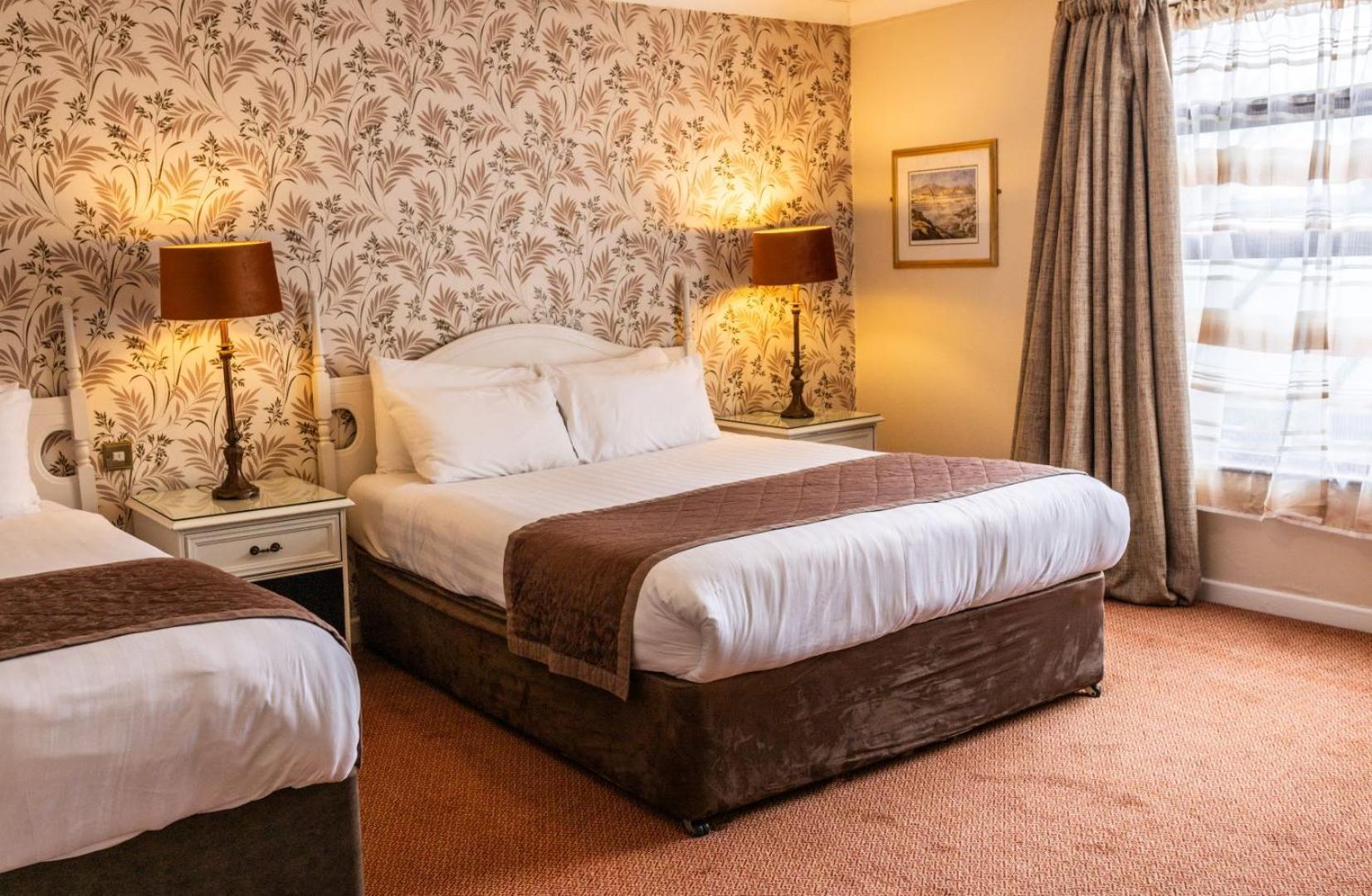 Kee'S Hotel Stranorlar Екстер'єр фото