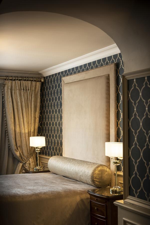 Kee'S Hotel Stranorlar Екстер'єр фото